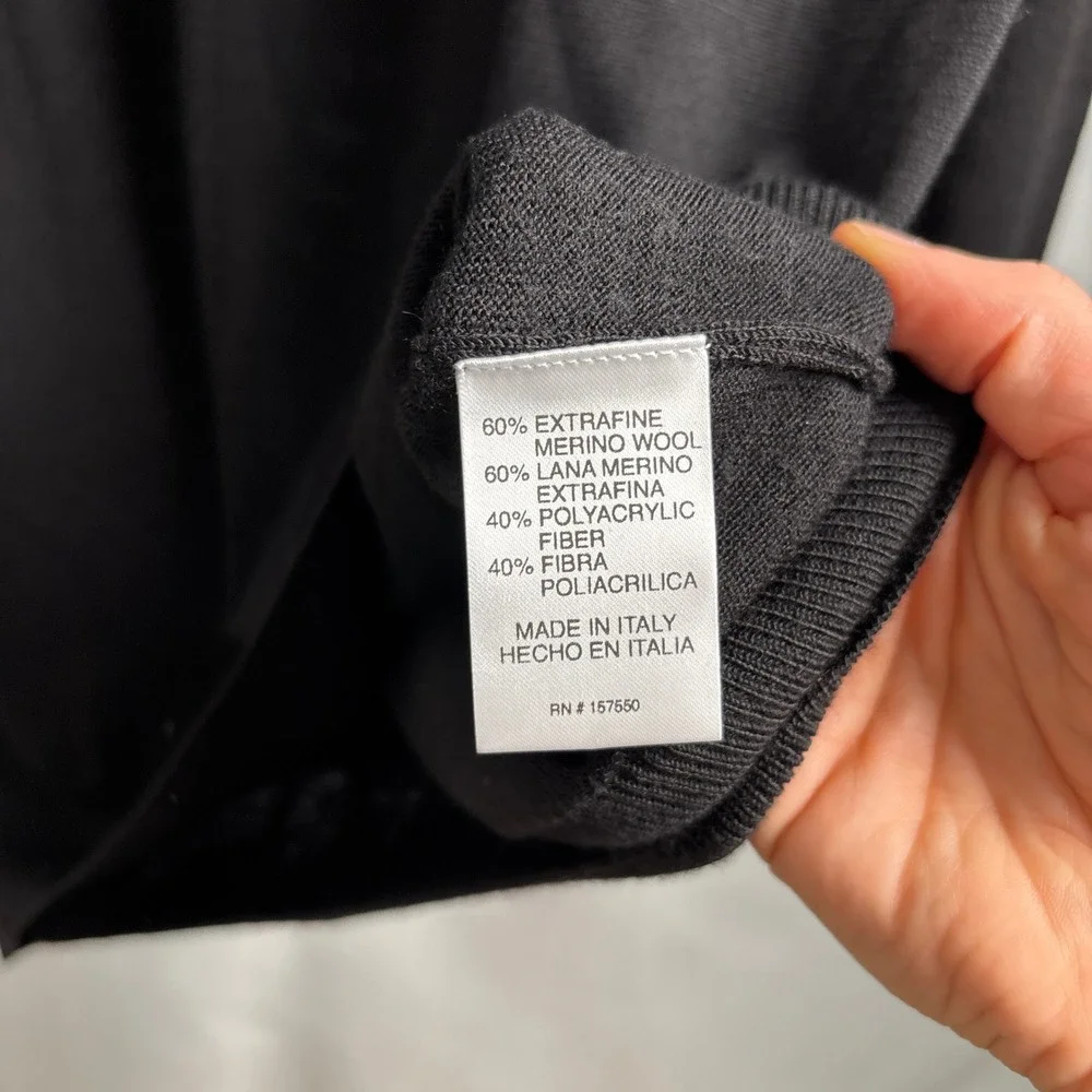 Tahari Mens Black Extra Fine Merino Wool Blend V-Neck Sweater M Tollegno NWT